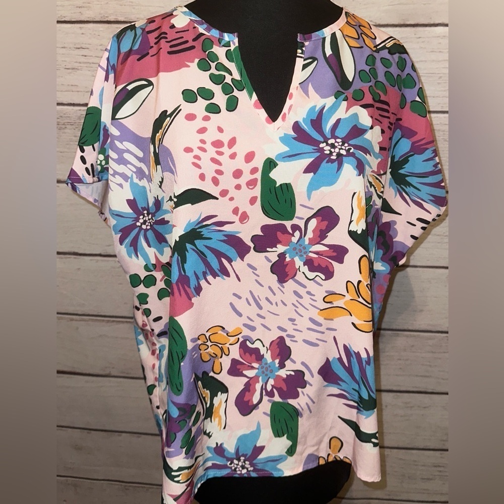 Emery Rose Floral Print V-Neck Top -Size Large, Lightweight, Office, Summer Tops